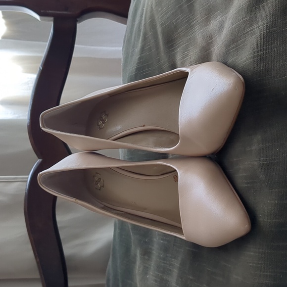 Never worn Ann Taylor nude heels - Picture 8 of 8